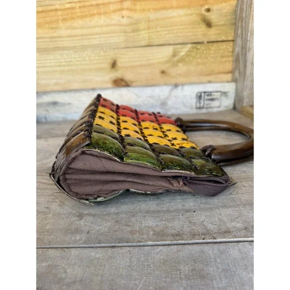 Handmade Coconut Shell Shiny Paint lacquer finish Handbag Purse w/wooden‎ handle - Picture 4 of 16